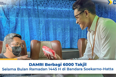DAMRI Berbagi 6000 Takjil Selama Bulan Ramadan 1445 H di Bandara Soekarno-Hatta