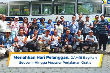 Meriahkan Hari Pelanggan, DAMRI Bagikan Souvenir Hingga Voucher Perjalanan Gratis